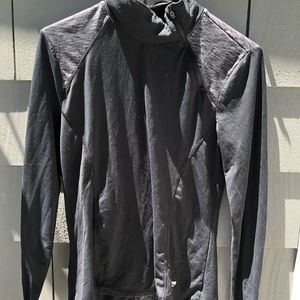 Long sleeve work out sweatshirt